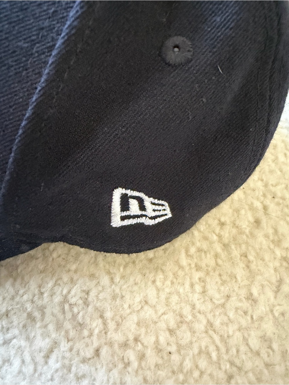 New Era Navy Blue New York Yankees Hat with White Logo - Picture 2 of 4